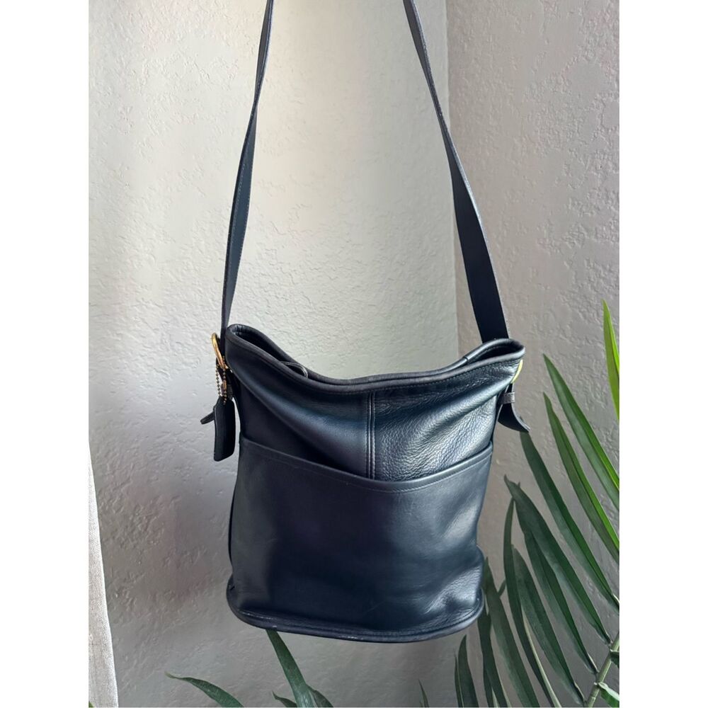 Coach 90’s Bleeker Vintage Navy Blue Leather Bucket Shoulder Bag 4153